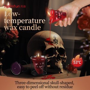 Skull-shaped low-temperature candle with dark drip wax fragrance color
